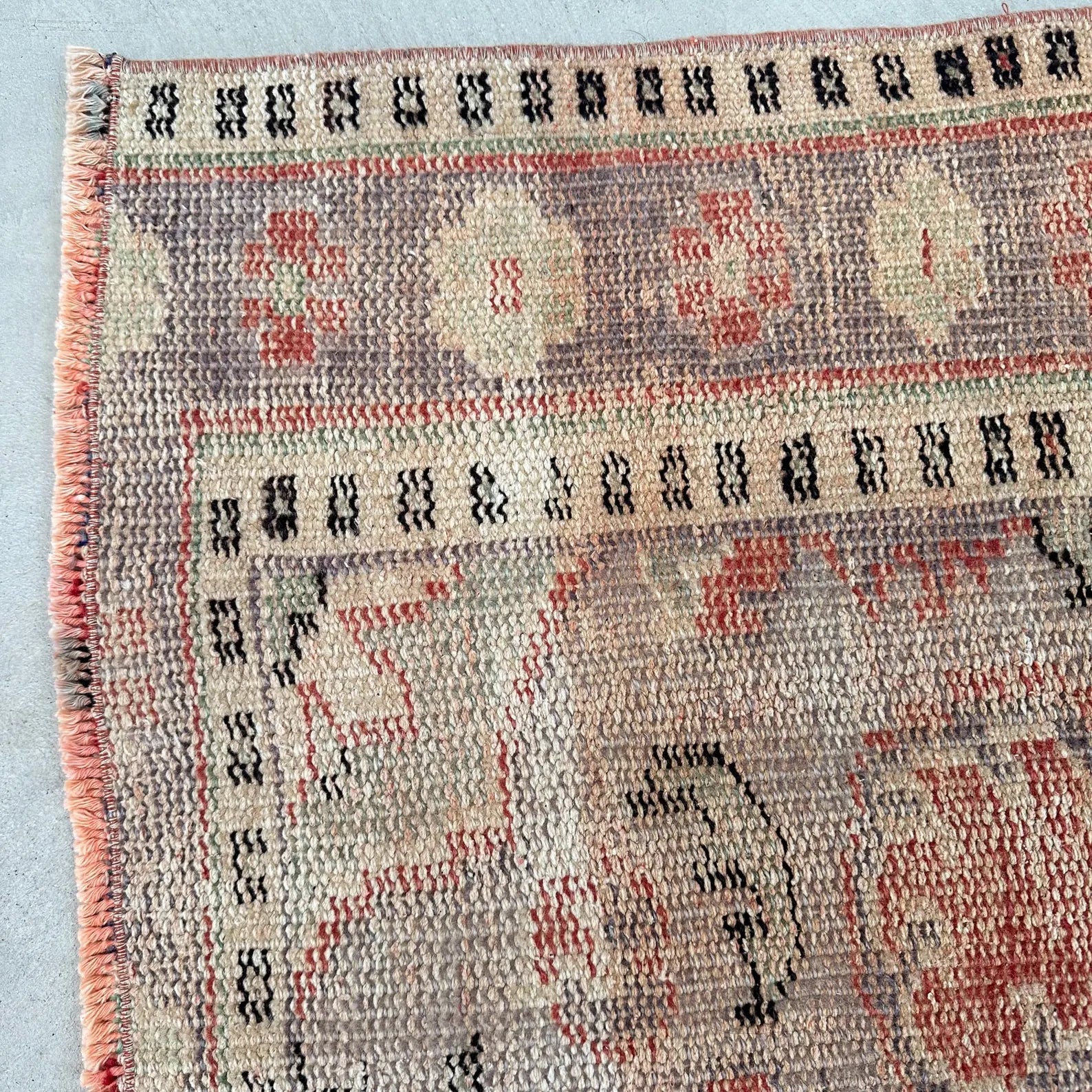 XL Vintage Turkish Accent Area Rug 5.9 x 9.3 ft