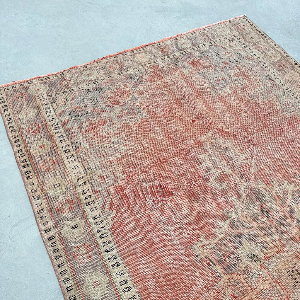 XL Vintage Turkish Accent Area Rug 5.9 x 9.3 ft