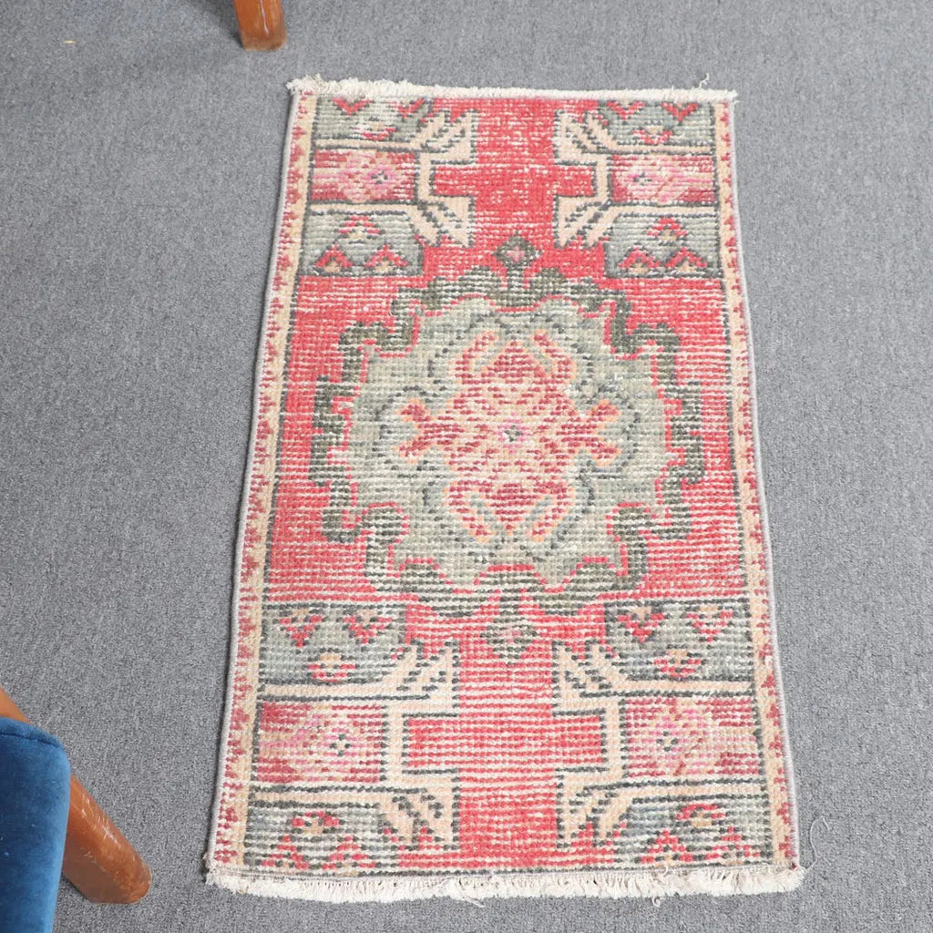 Vintage Turkish Mini Rug 1.5 x 2.7 ft