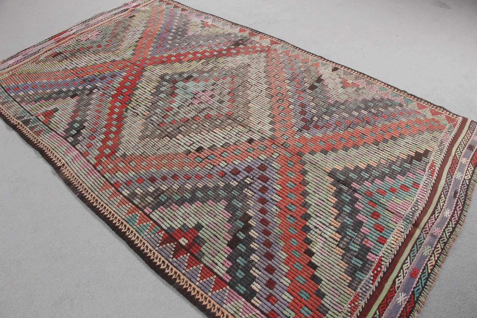XL Vintage Turkish Accent Area rug 4.8 x 8.4 ft