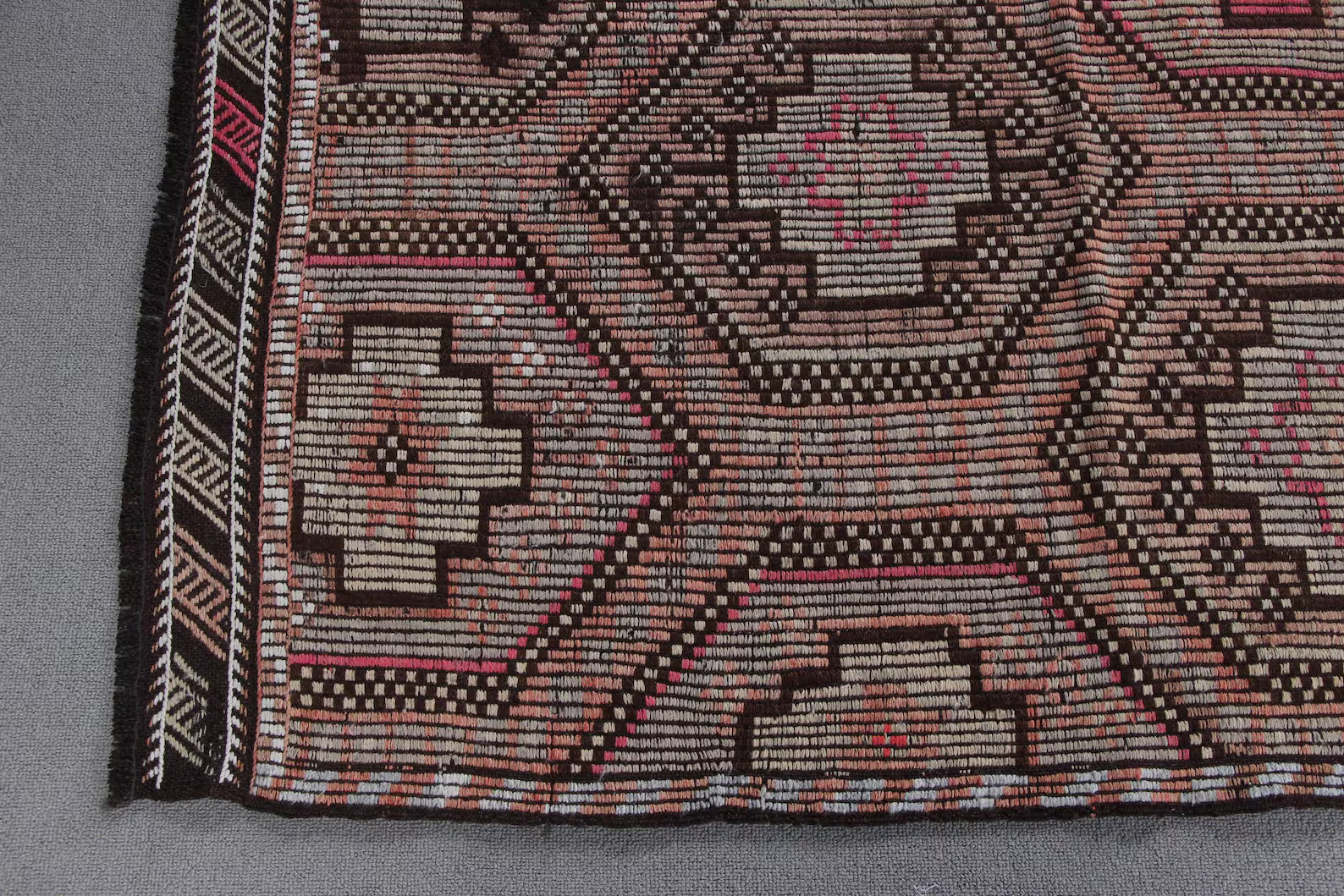 XL Vintage Turkish Accent Area rug 6 x 9.7 ft