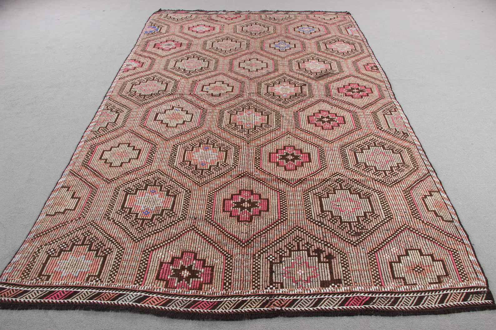 XL Vintage Turkish Accent Area rug 6 x 9.7 ft