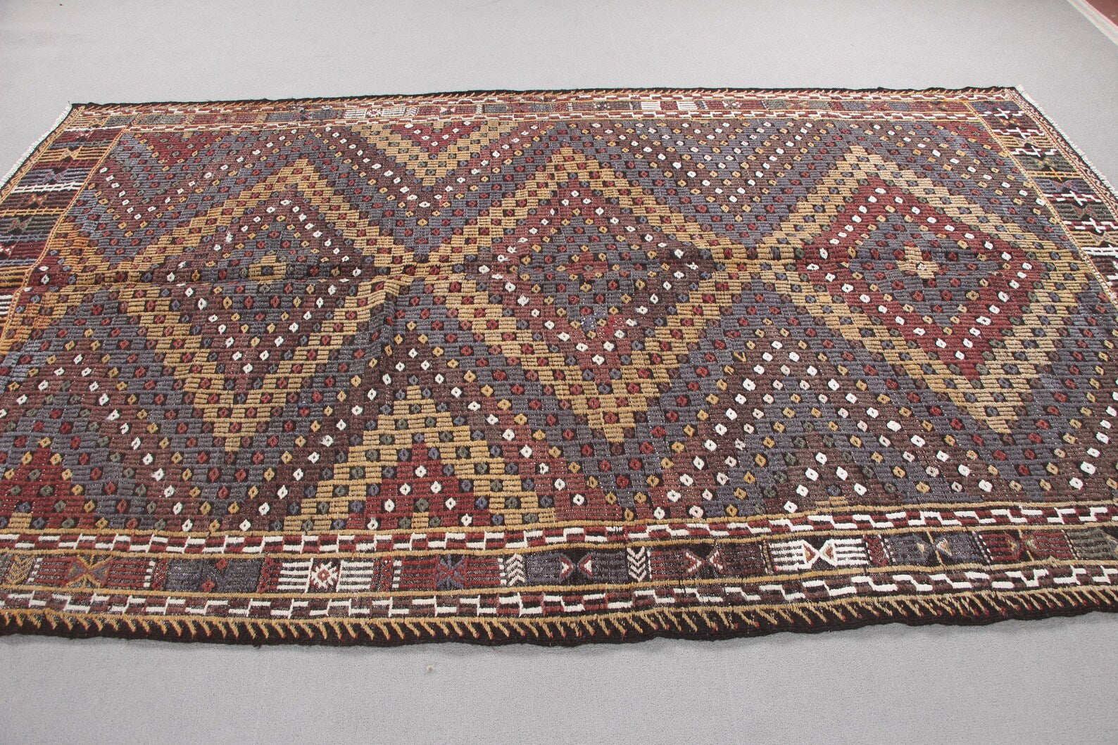 XL Vintage Turkish Accent Area Rug 5.7 x 9.3 ft