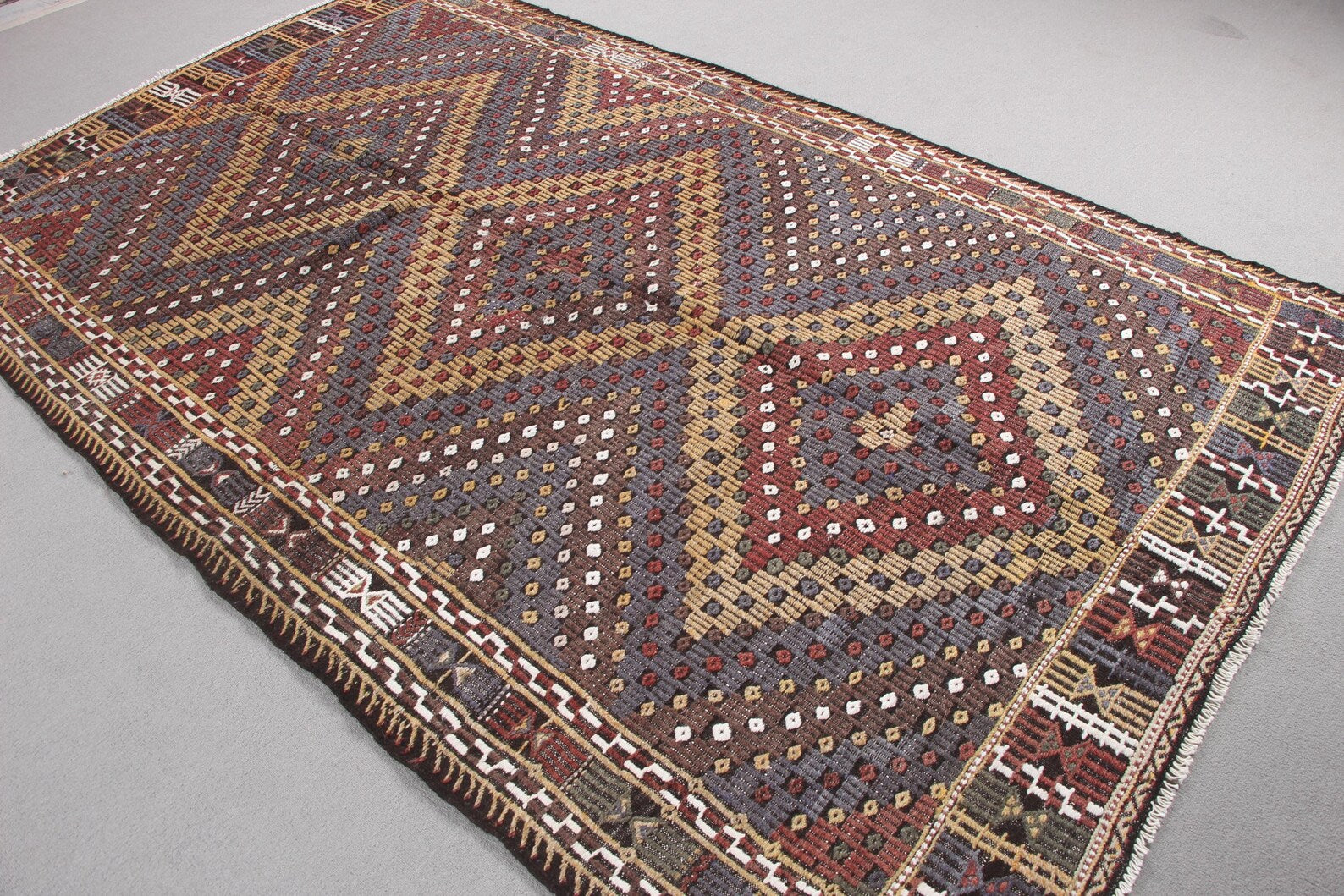 XL Vintage Turkish Accent Area Rug 5.7 x 9.3 ft