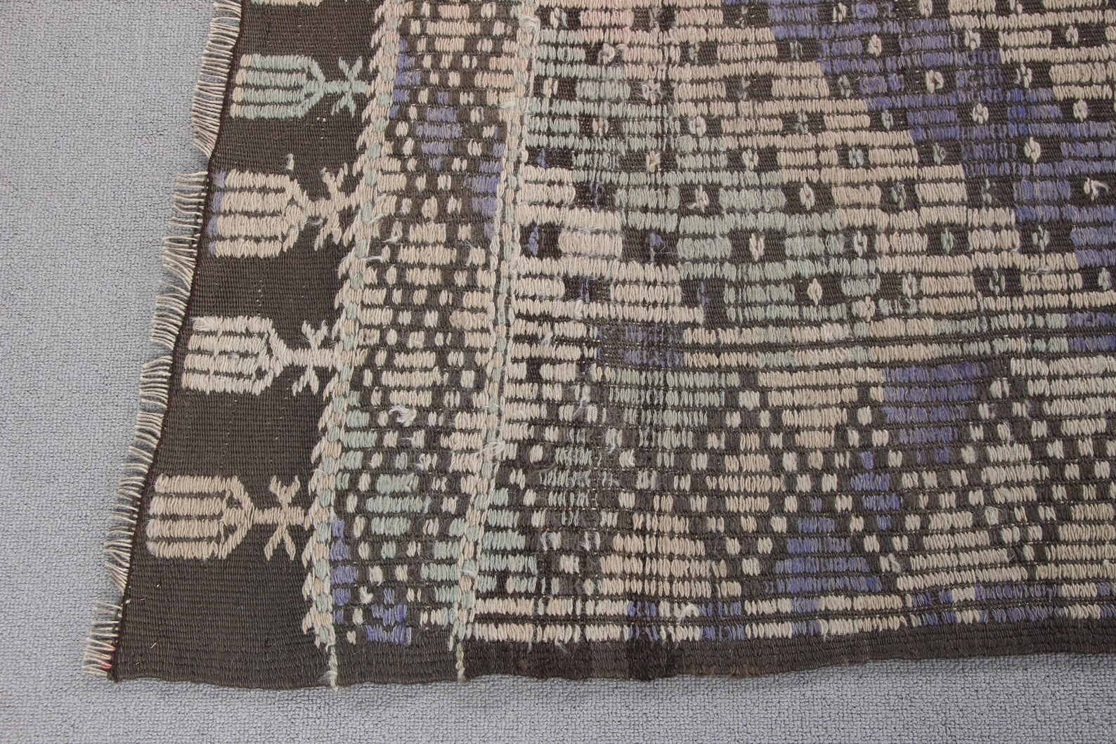 XL Vintage Turkish Accent Area rug 5.7 x 9.9 ft