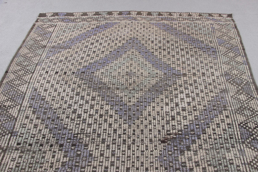 XL Vintage Turkish Accent Area rug 5.7 x 9.9 ft