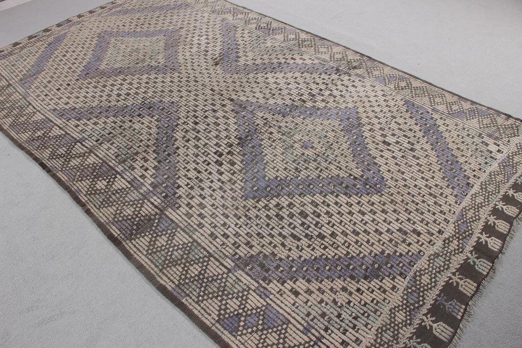 XL Vintage Turkish Accent Area rug 5.7 x 9.9 ft