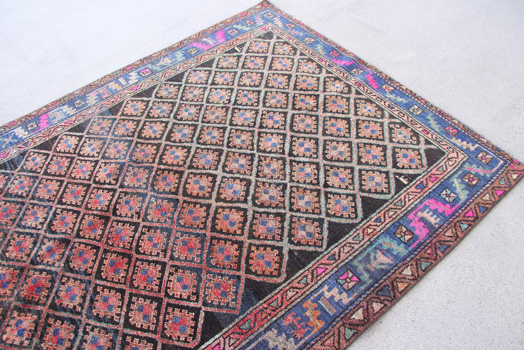 Vintage Turkish Accent Area rug 4.9 x 6 ft
