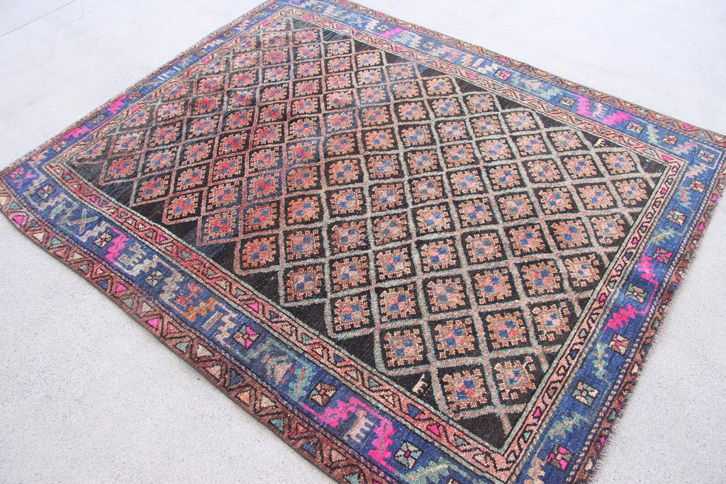 Vintage Turkish Accent Area rug 4.9 x 6 ft