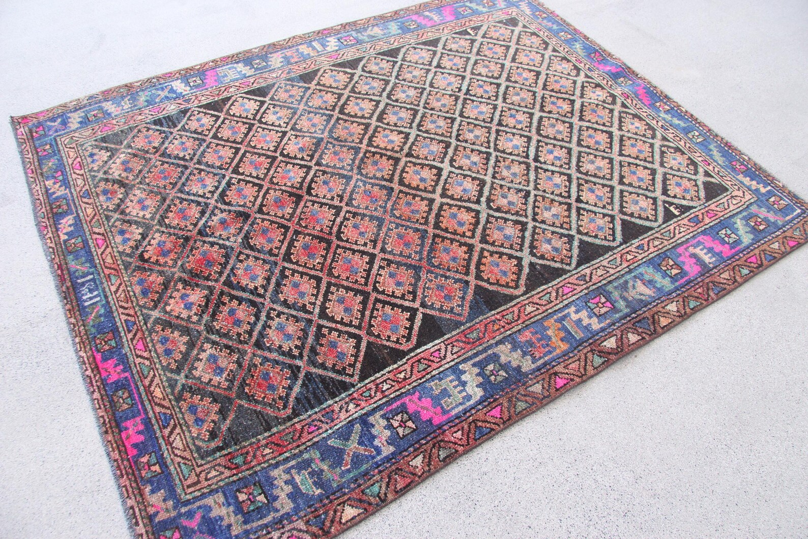 Vintage Turkish Accent Area rug 4.9 x 6 ft