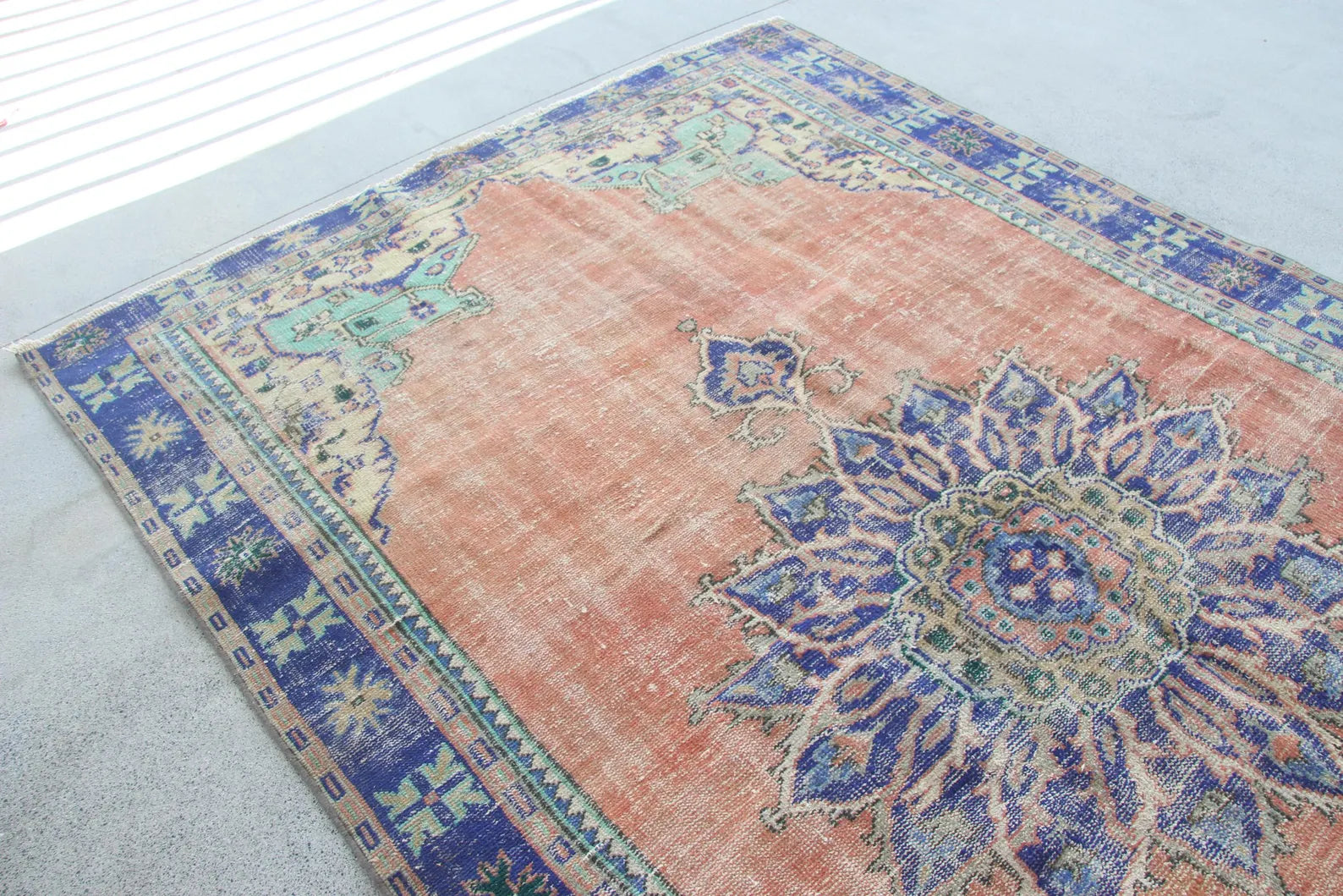 XL Vintage Turkish Accent Area rug 6.5 x 9.6 ft