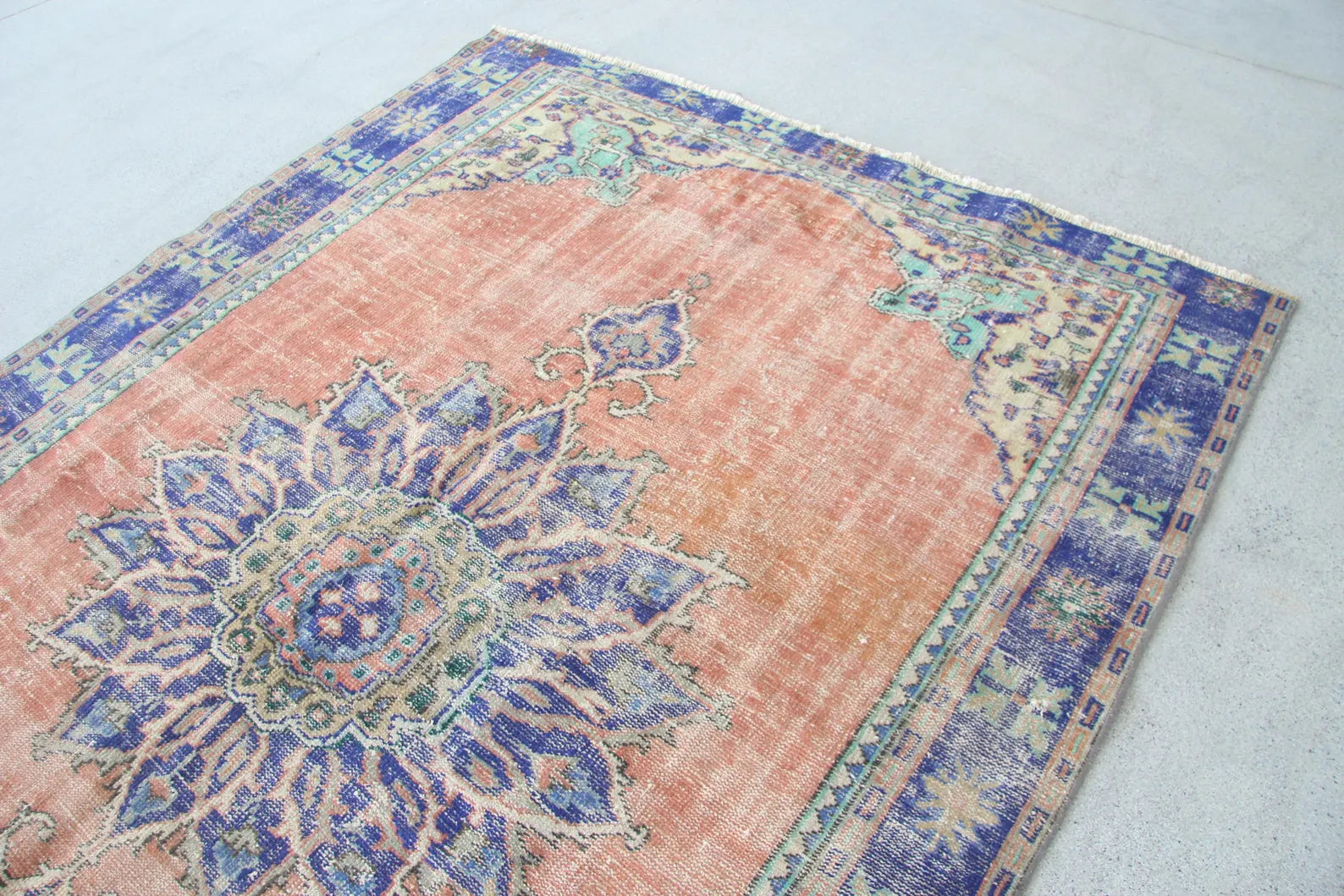 XL Vintage Turkish Accent Area rug 6.5 x 9.6 ft