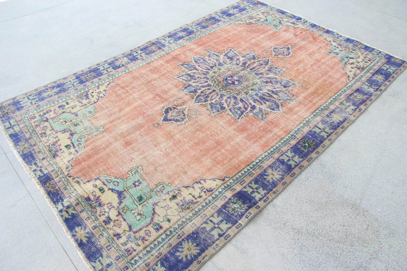 XL Vintage Turkish Accent Area rug 6.5 x 9.6 ft