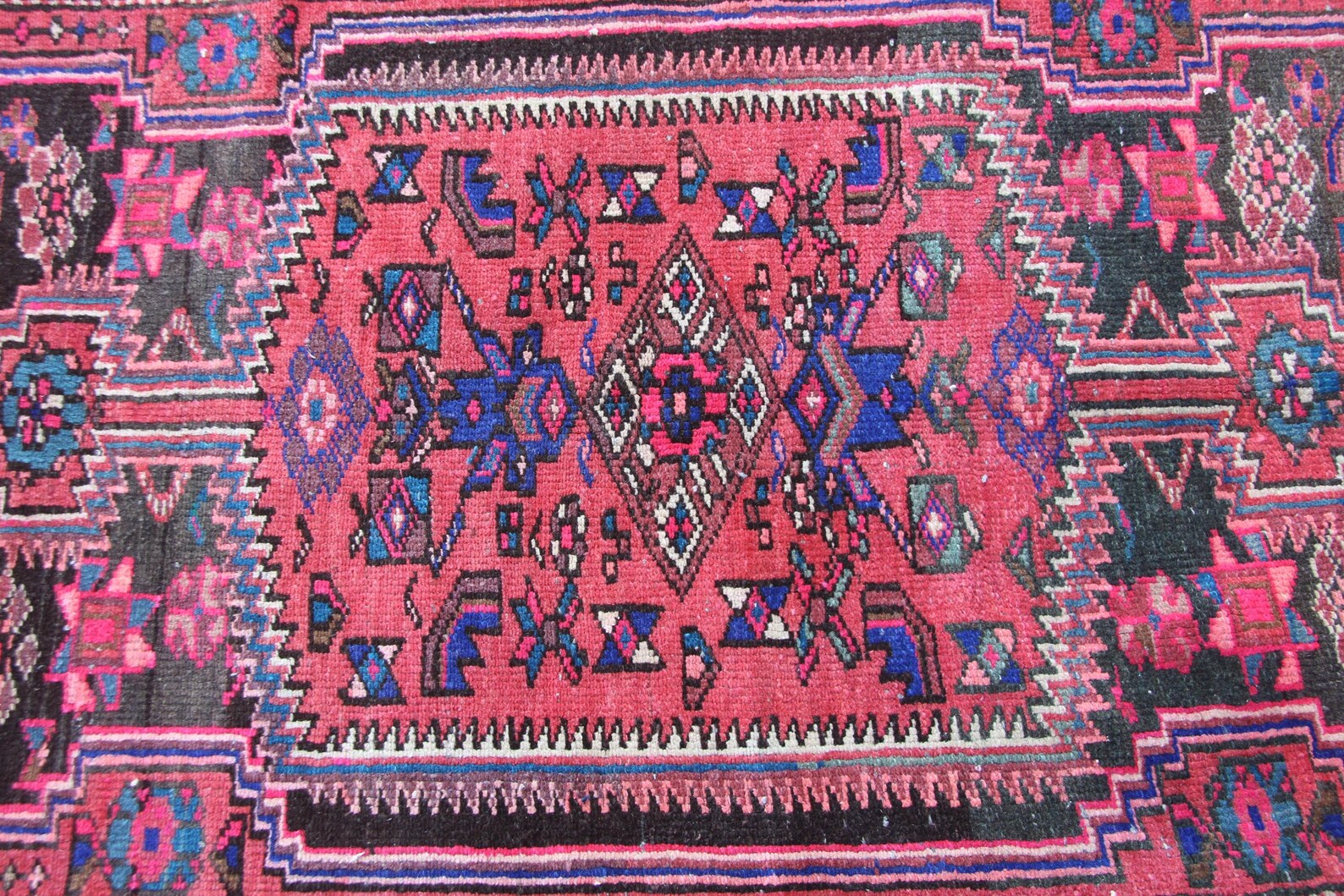 Vintage Persian Accent Area rug 4.5 x 7.2 ft