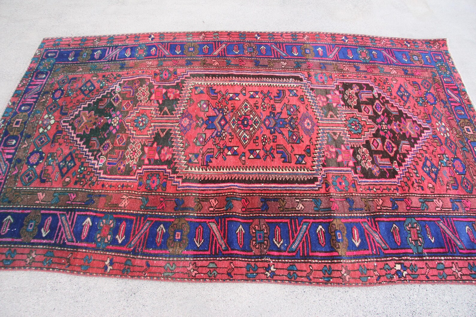 Vintage Persian Accent Area rug 4.5 x 7.2 ft