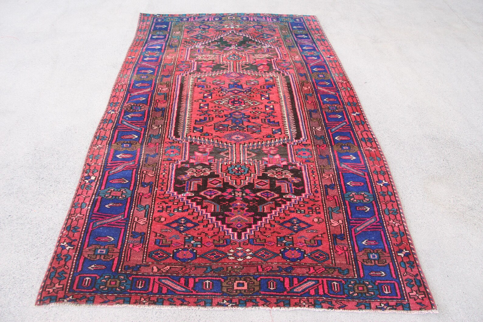 Vintage Persian Accent Area rug 4.5 x 7.2 ft