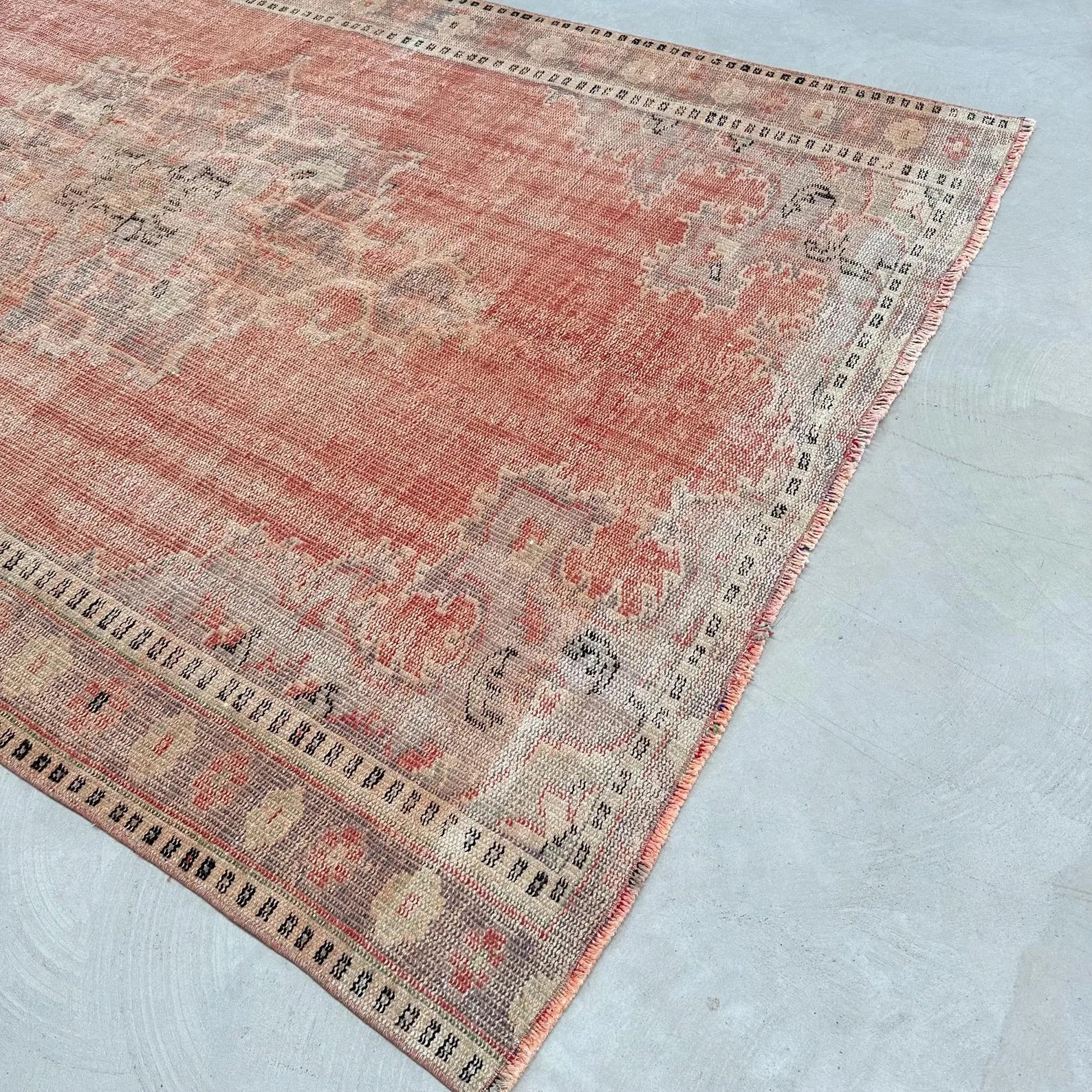 XL Vintage Turkish Accent Area Rug 5.9 x 9.3 ft