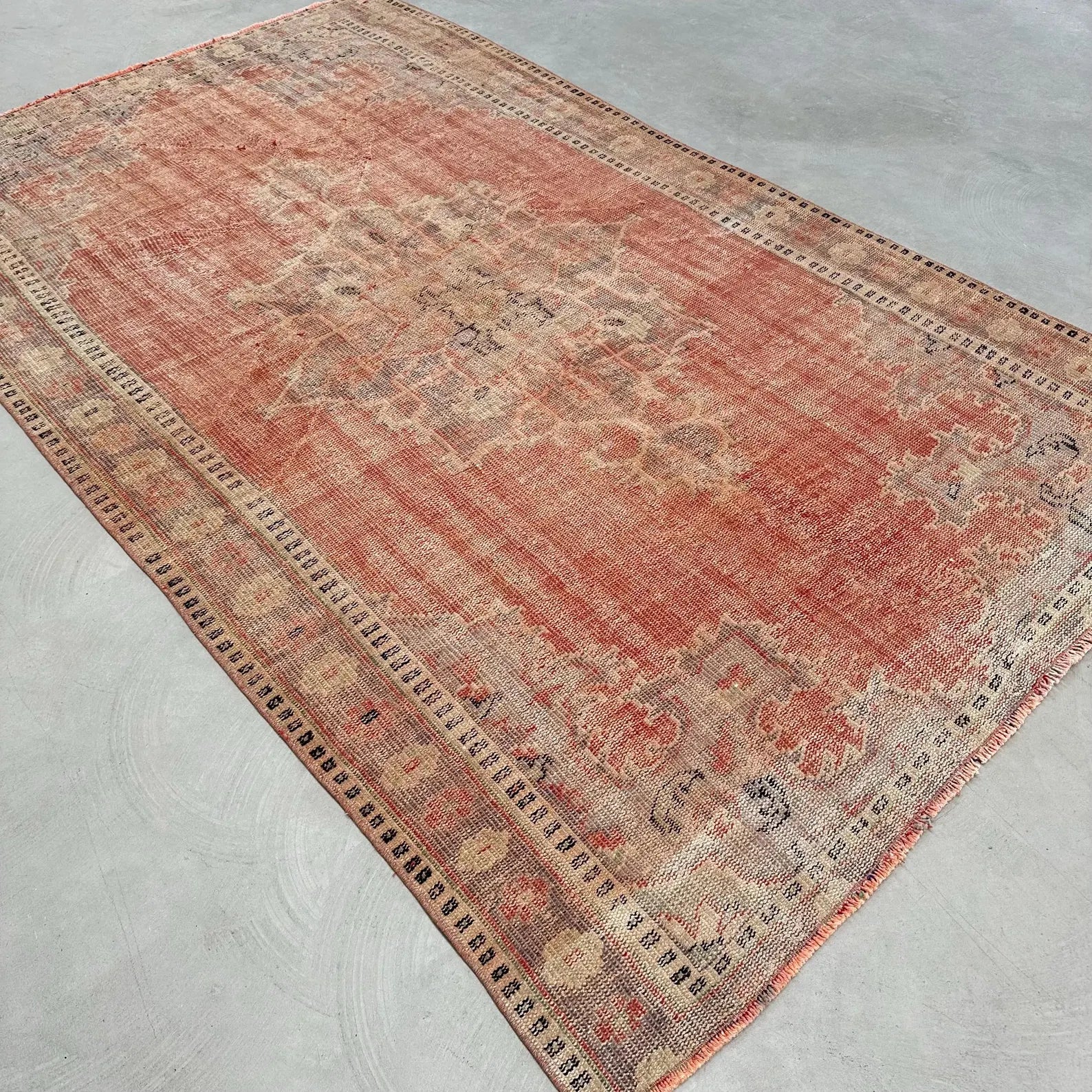 XL Vintage Turkish Accent Area Rug 5.9 x 9.3 ft
