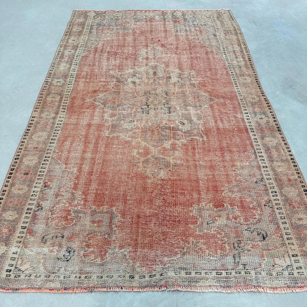 XL Vintage Turkish Accent Area Rug 5.9 x 9.3 ft