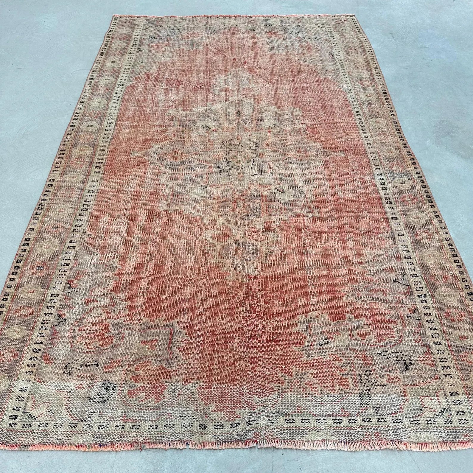 XL Vintage Turkish Accent Area Rug 5.9 x 9.3 ft