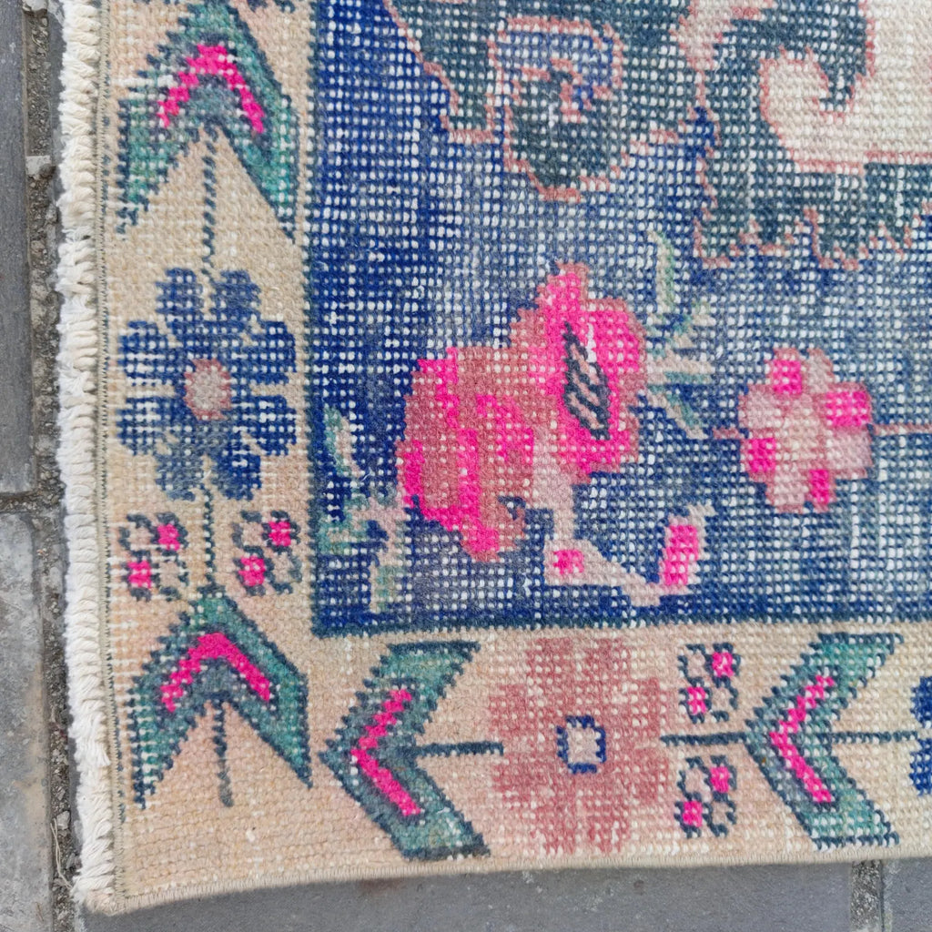 Vintage Turkish Accent Area rug 4.1 x 7.4 ft