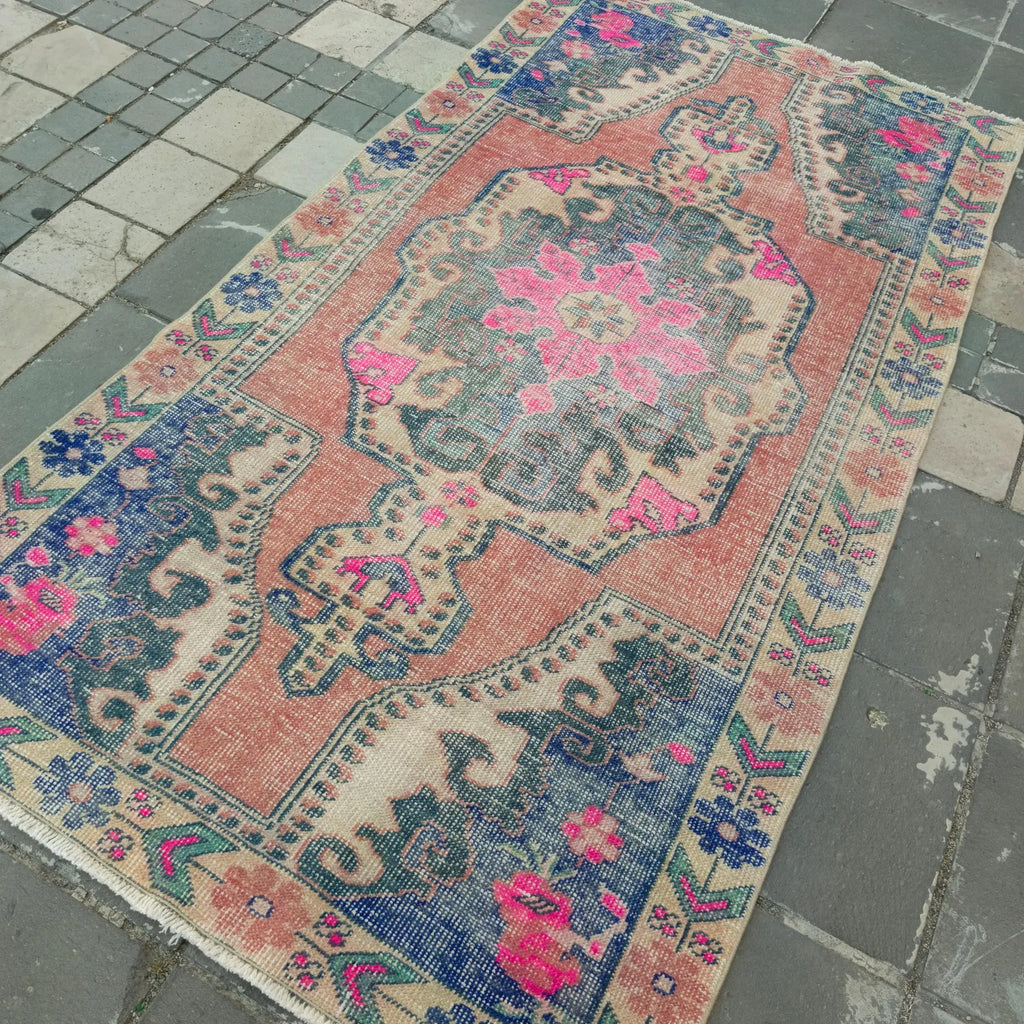 Vintage Turkish Accent Area rug 4.1 x 7.4 ft