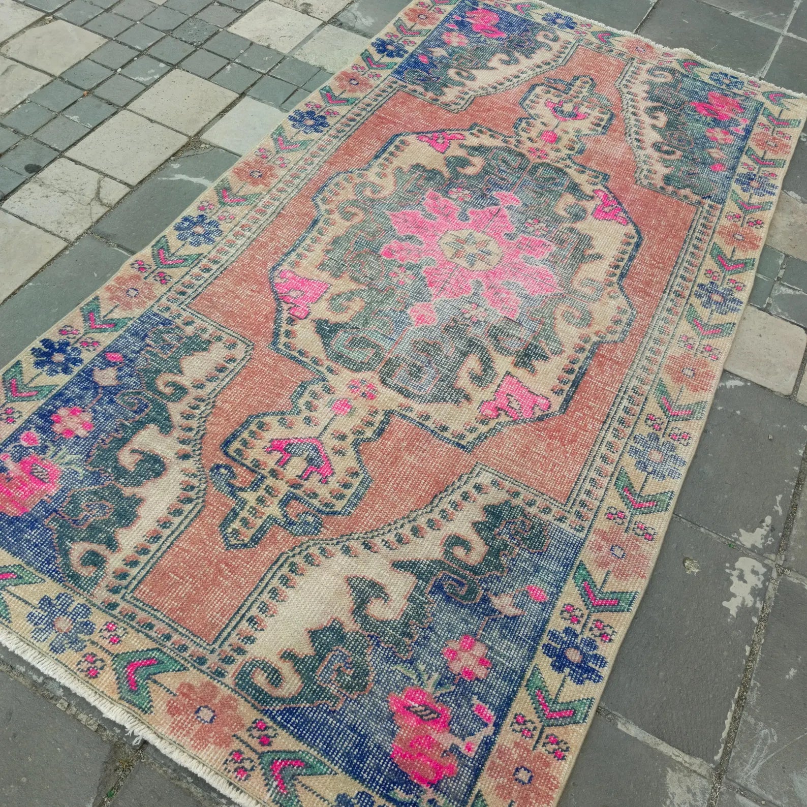 Vintage Turkish Accent Area rug 4.1 x 7.4 ft