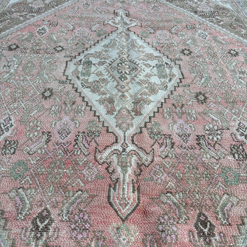 Vintage Persian Accent Area rug 6.5 x 9.5 ft