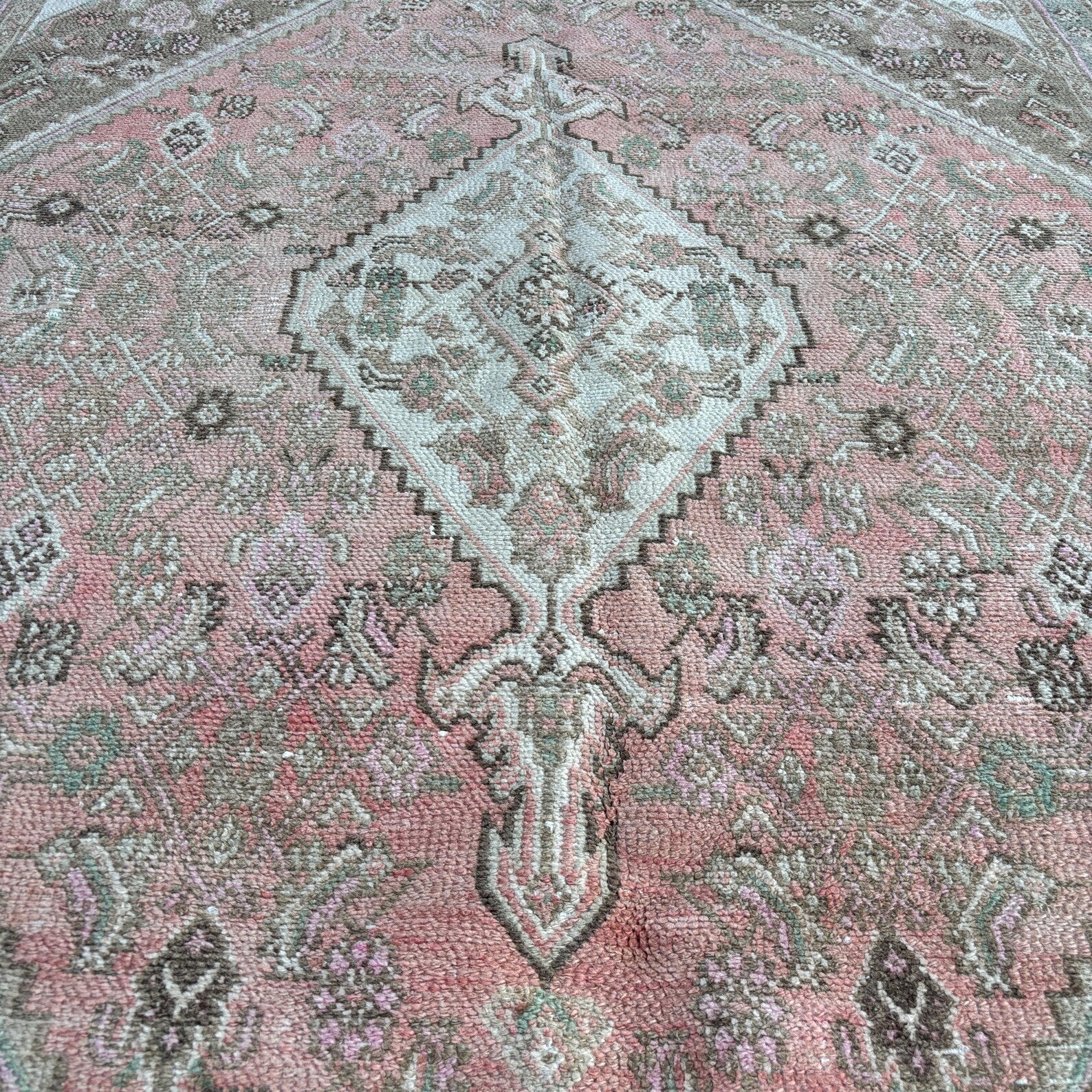 Vintage Persian Accent Area rug 6.5 x 9.5 ft