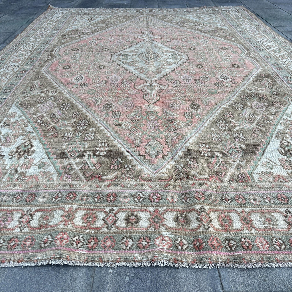 Vintage Persian Accent Area rug 6.5 x 9.5 ft