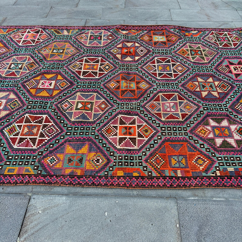 XL Vintage Turkish Accent Area rug 6.2 x 10.8 ft