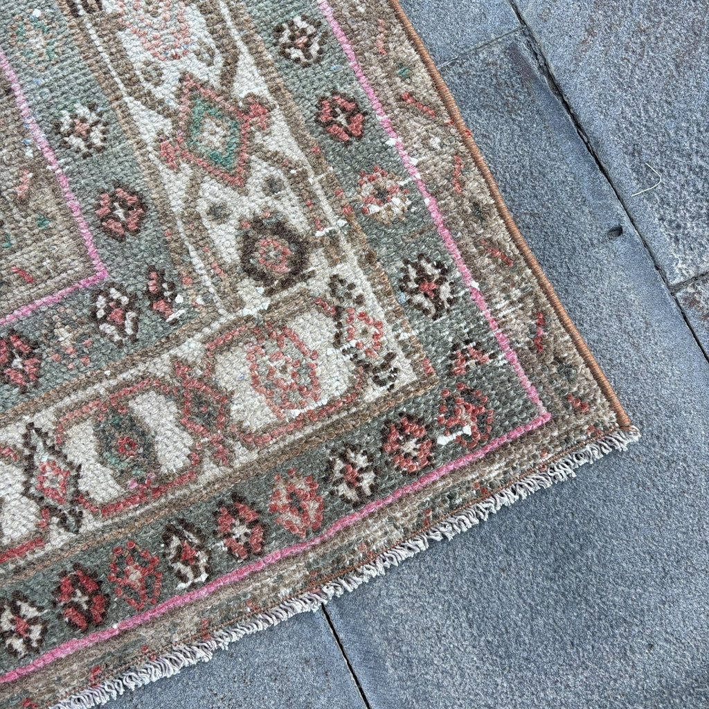 Vintage Persian Accent Area rug 6.5 x 9.5 ft