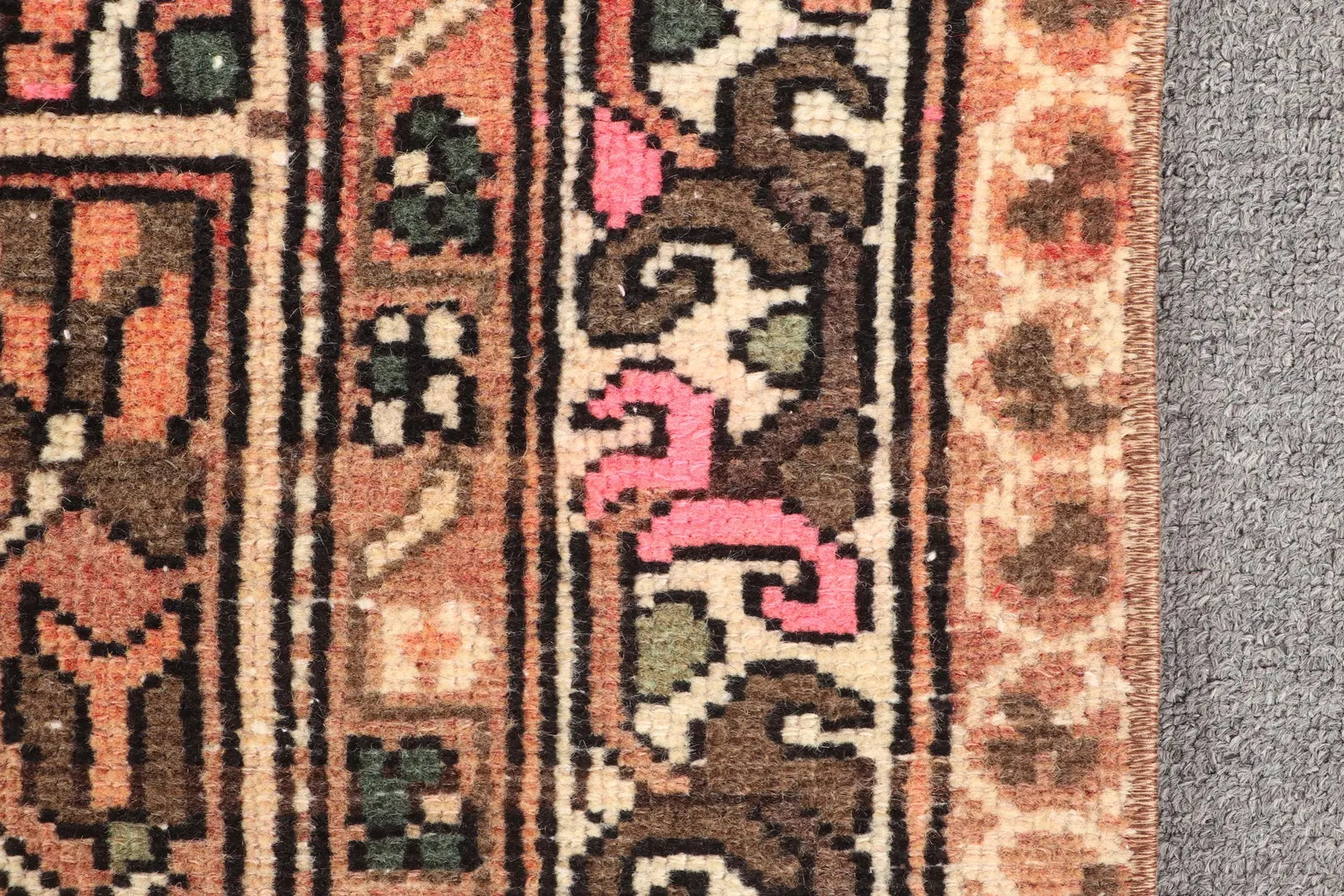 Vintage Turkish Accent Area rug 3.5 x 4.9 ft