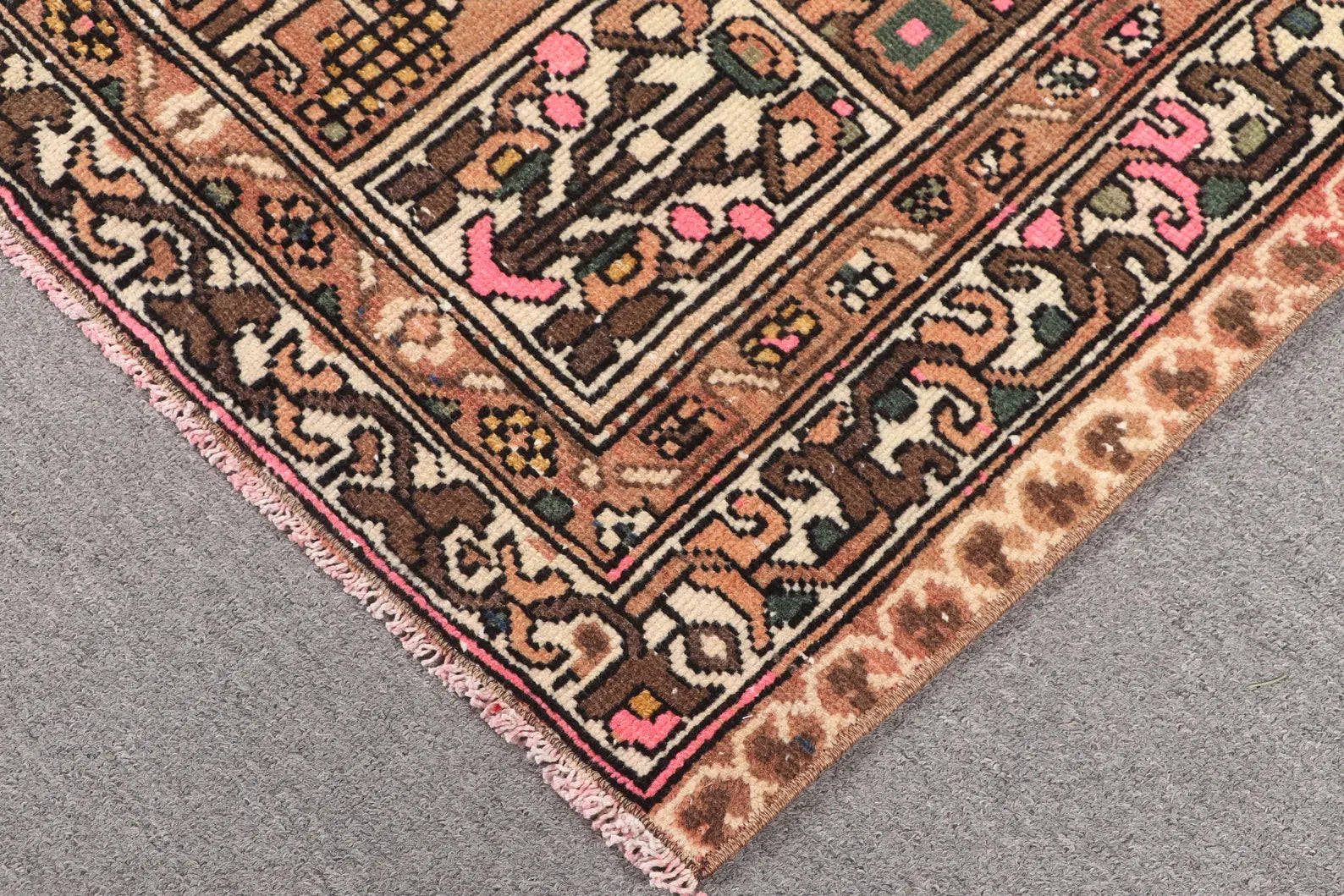 Vintage Turkish Accent Area rug 3.5 x 4.9 ft