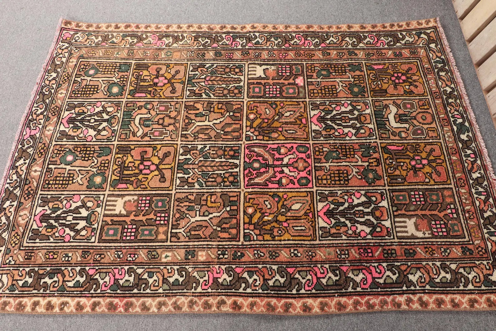 Vintage Turkish Accent Area rug 3.5 x 4.9 ft