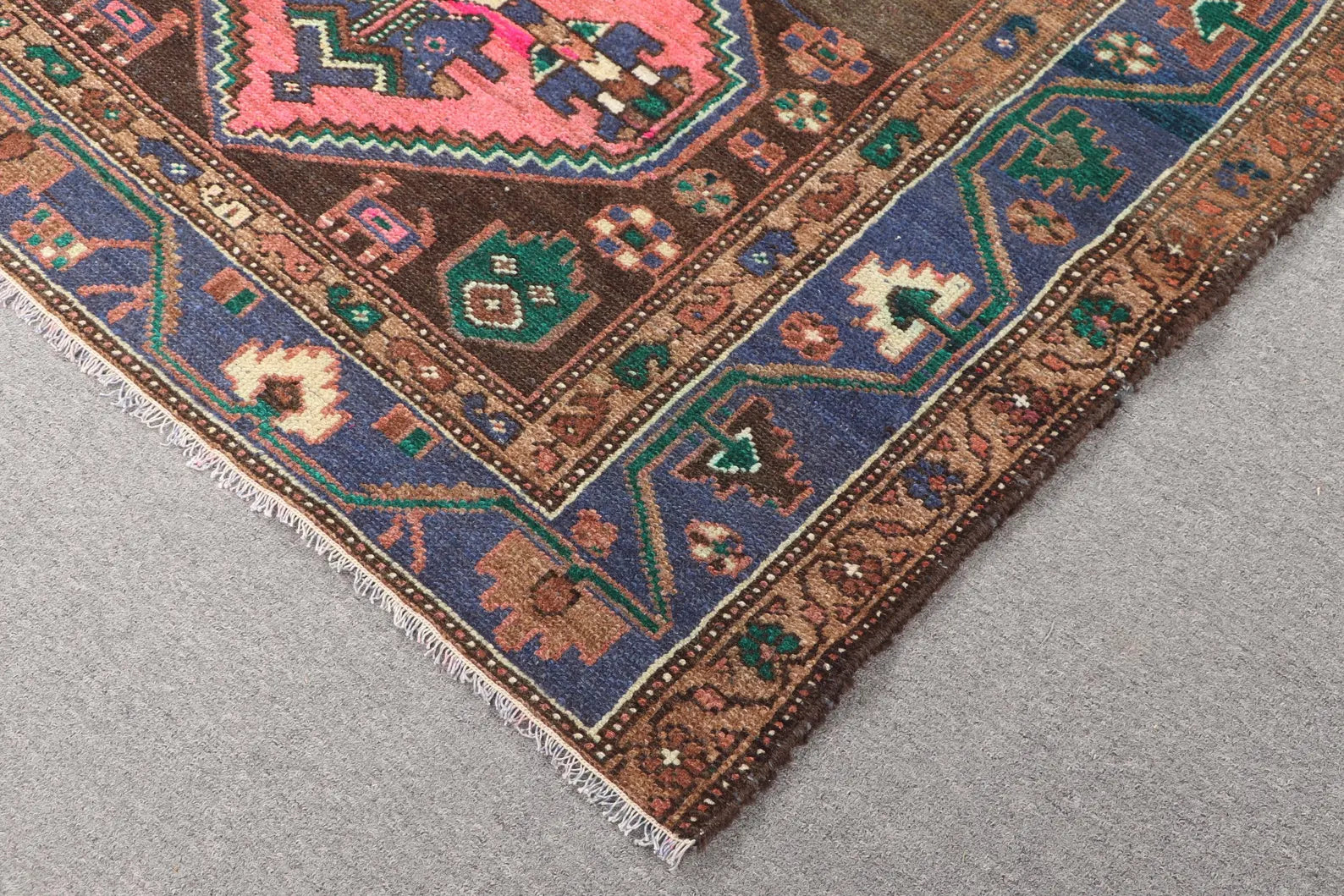 Vintage Persian Accent Area Rug 4 x 6.1 ft