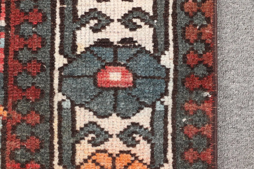 Vintage Persian Accent Area Rug 4.1 x 6.8 ft