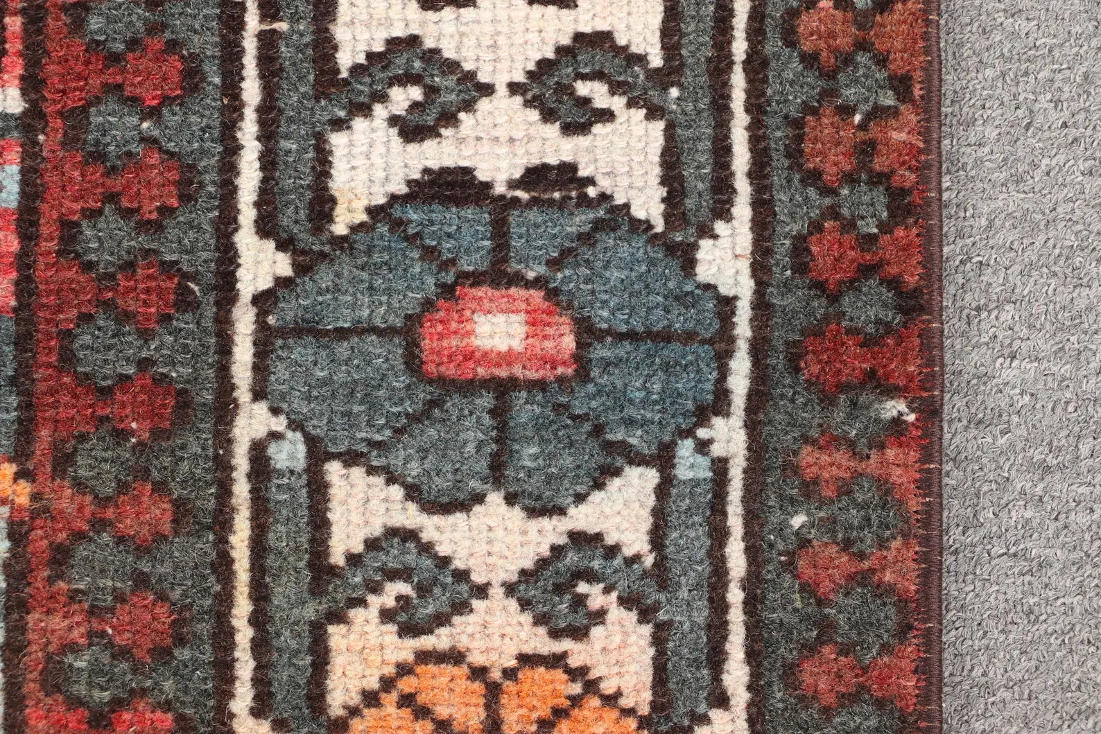 Vintage Persian Accent Area Rug 4.1 x 6.8 ft