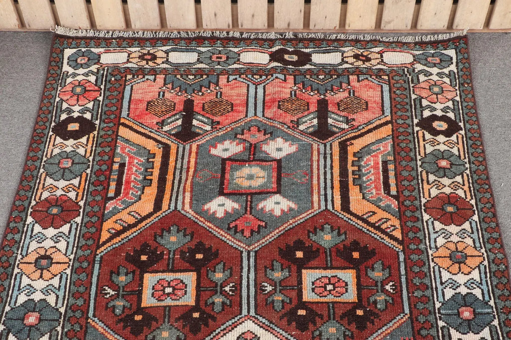 Vintage Persian Accent Area Rug 4.1 x 6.8 ft