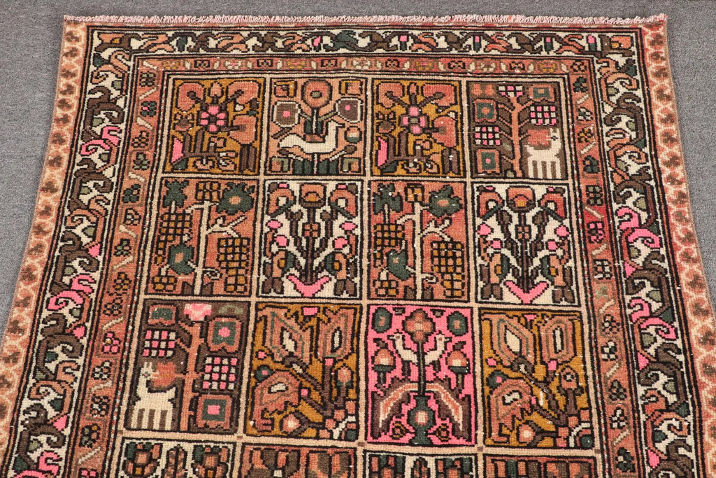 Vintage Turkish Accent Area rug 3.5 x 4.9 ft