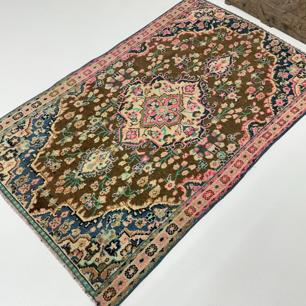 Vintage Persian Accent Area Rug 3.2 x 5.1 ft