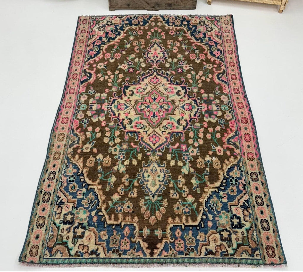 Vintage Persian Accent Area Rug 3.2 x 5.1 ft