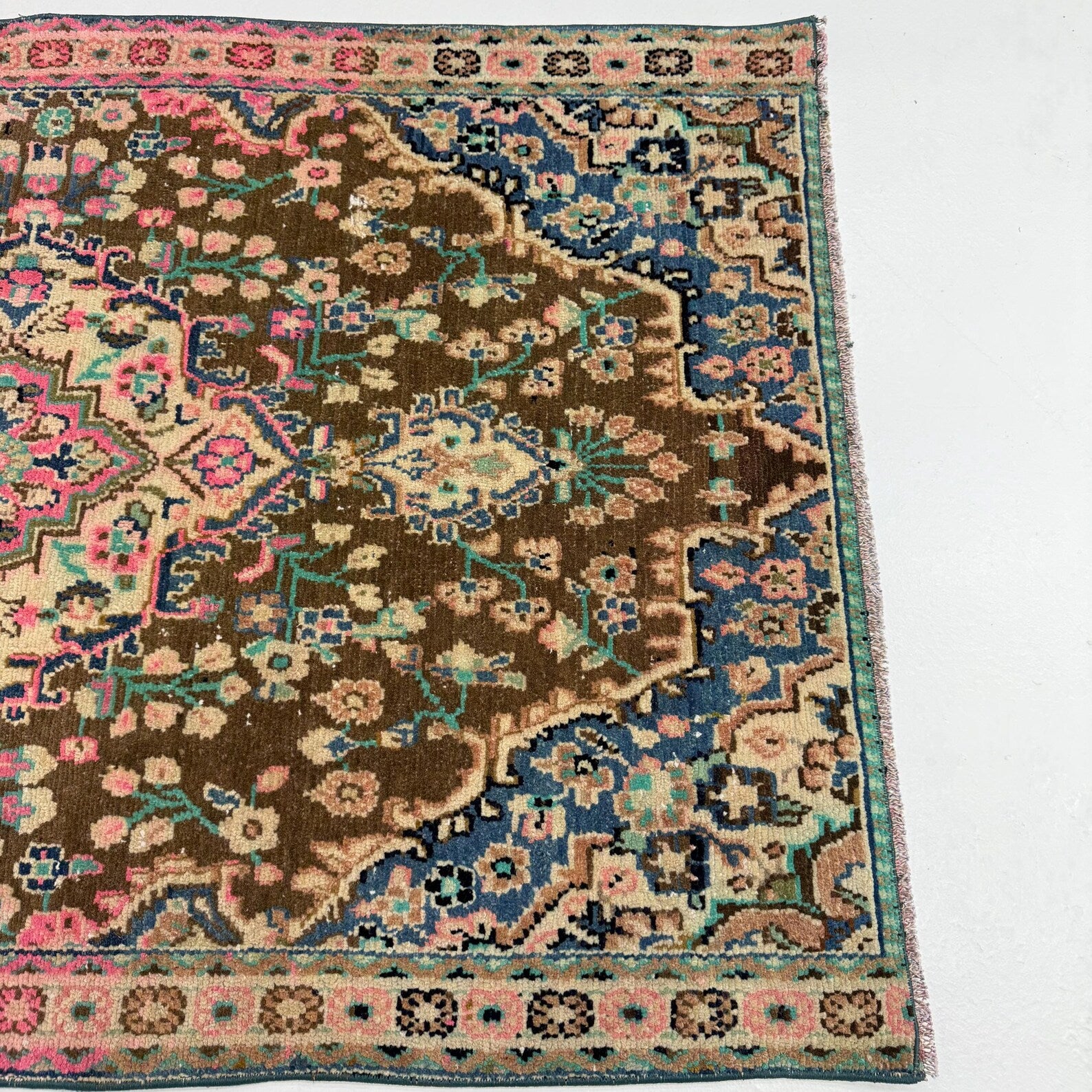 Vintage Persian Accent Area Rug 3.2 x 5.1 ft