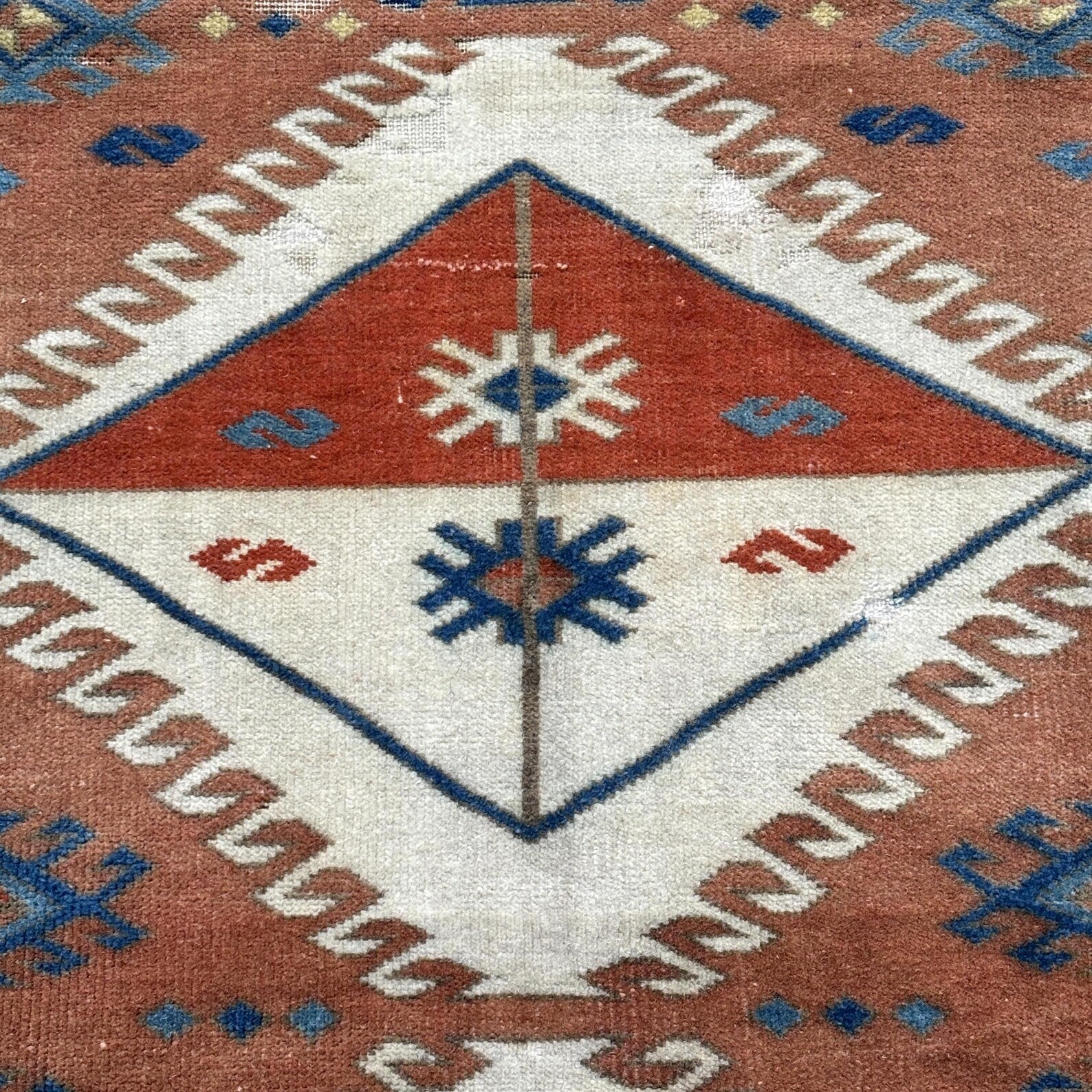 Vintage Turkish Accent Area rug 2.9 x 6.2 ft