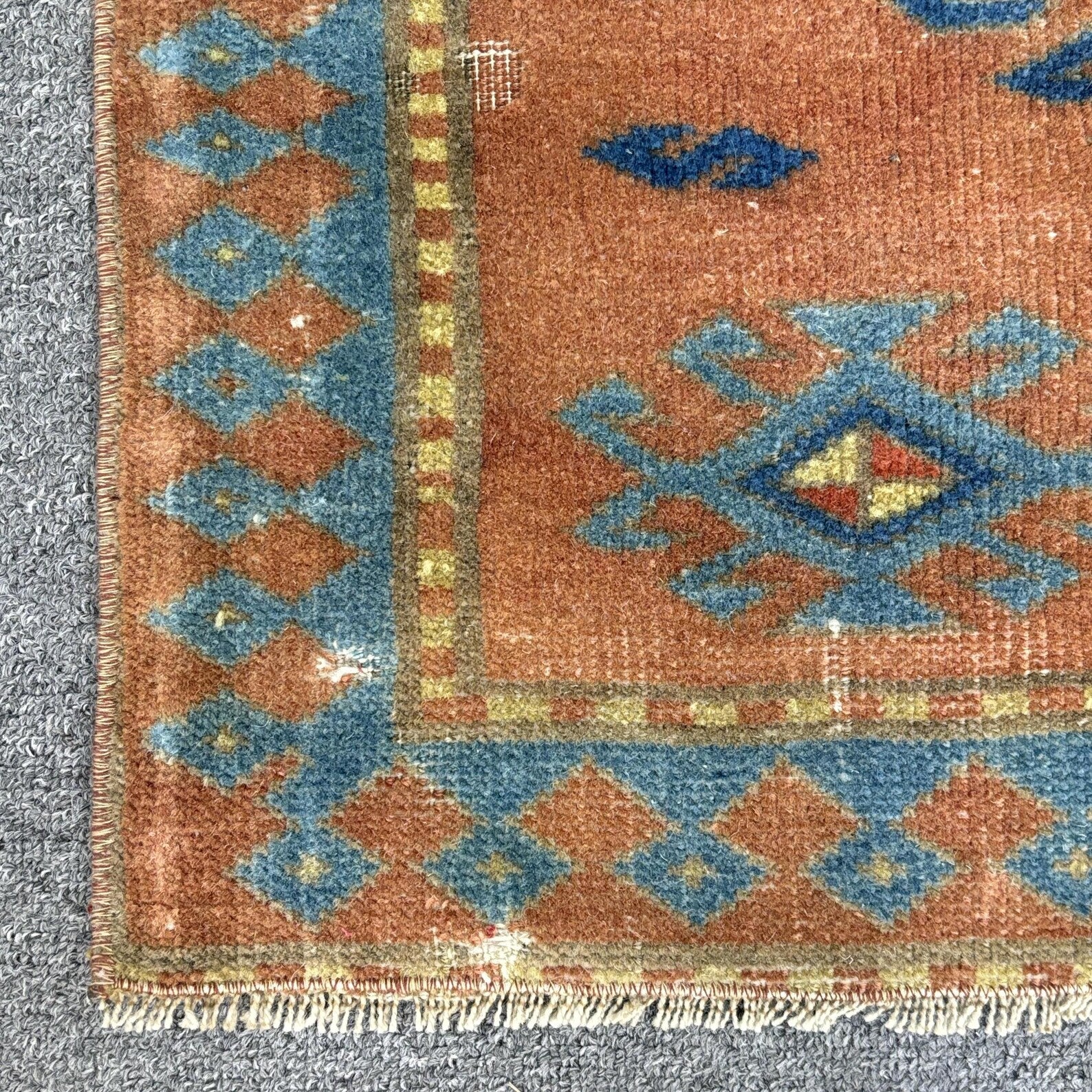 Vintage Turkish Accent Area rug 2.9 x 6.2 ft