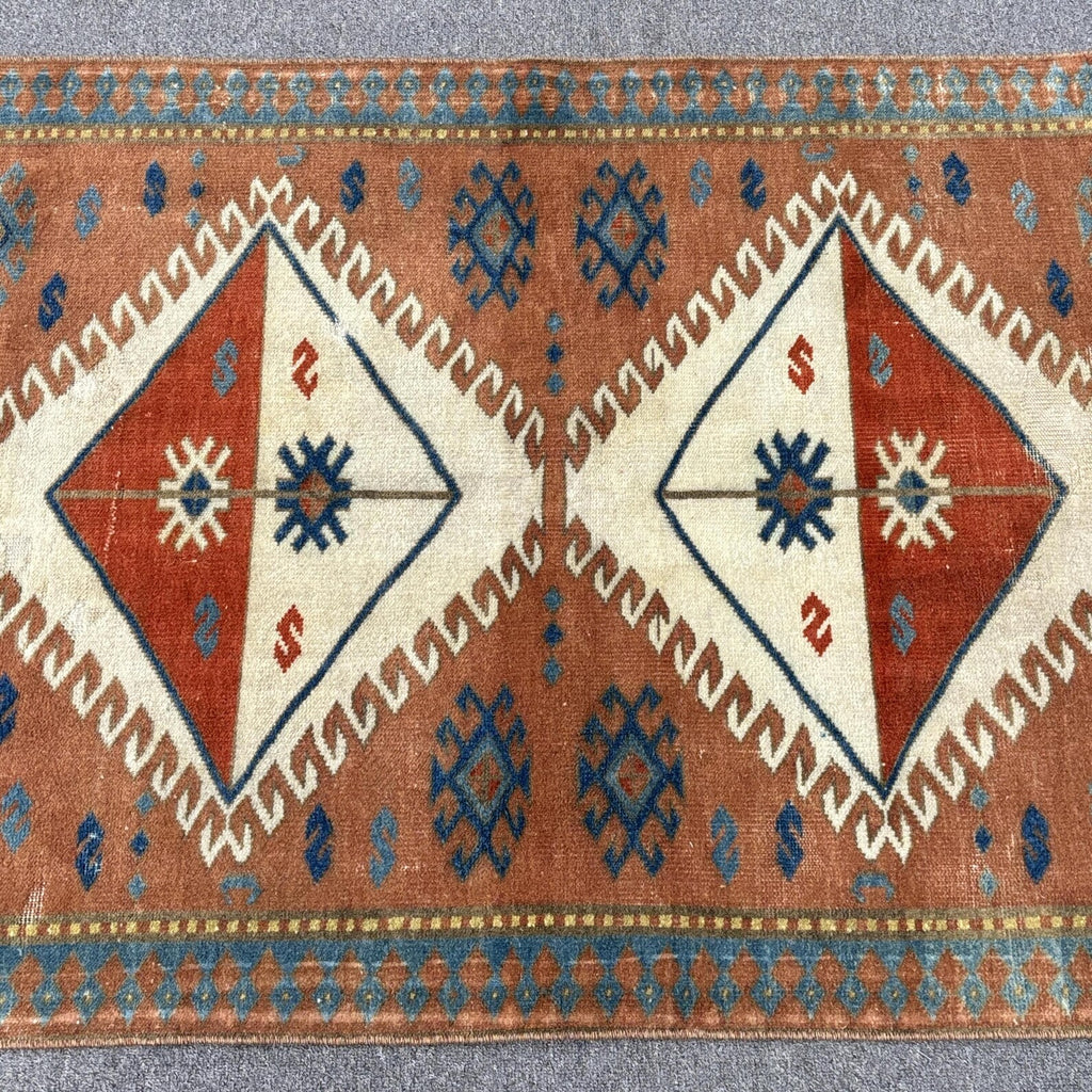 Vintage Turkish Accent Area rug 2.9 x 6.2 ft