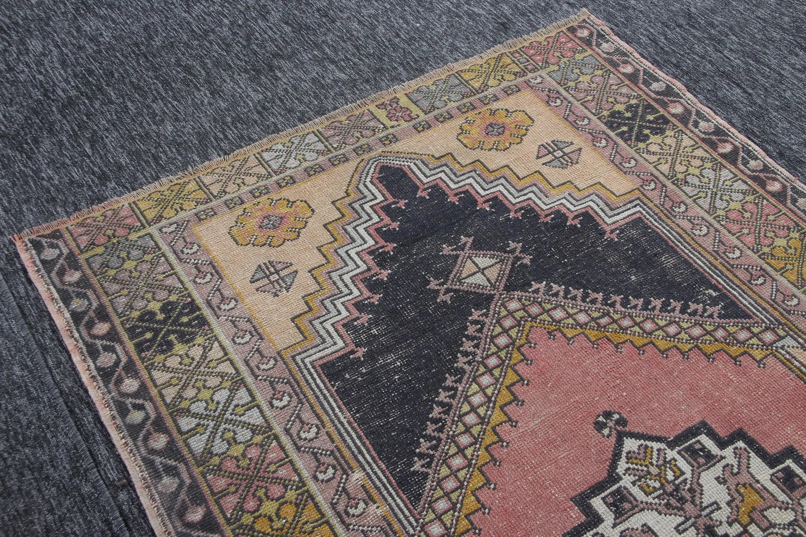 Vintage Turkish Accent Area rug 4 x 7.1 ft