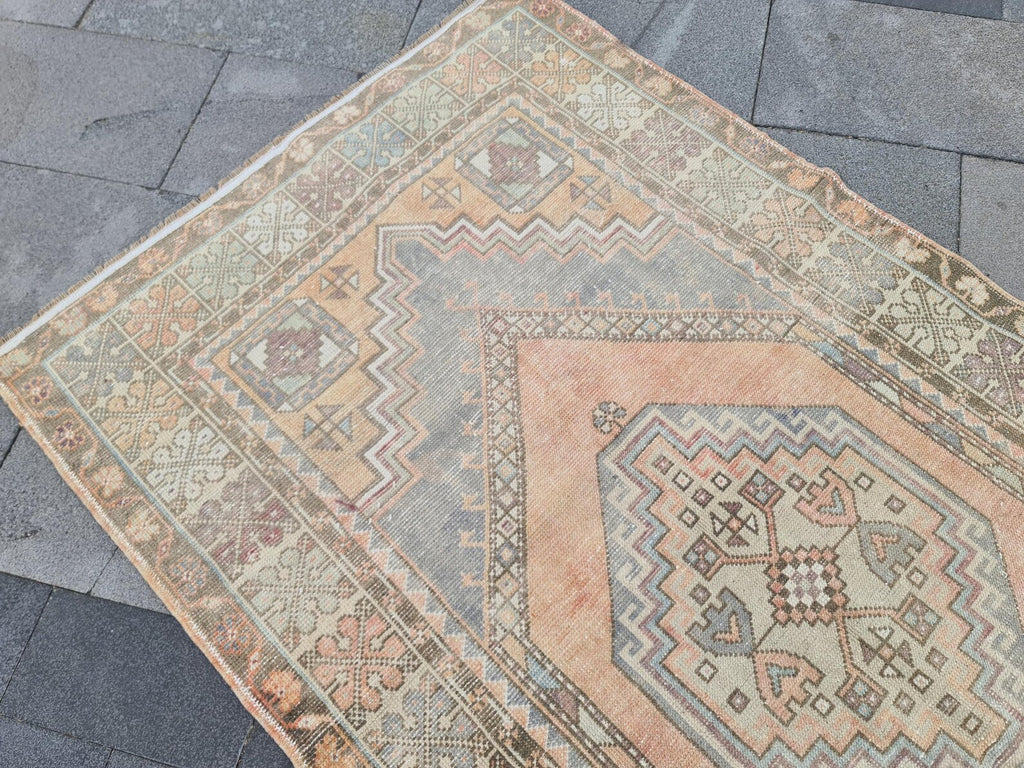 XL Vintage Turkish Accent Area Rug 3.5 x 6.5 ft