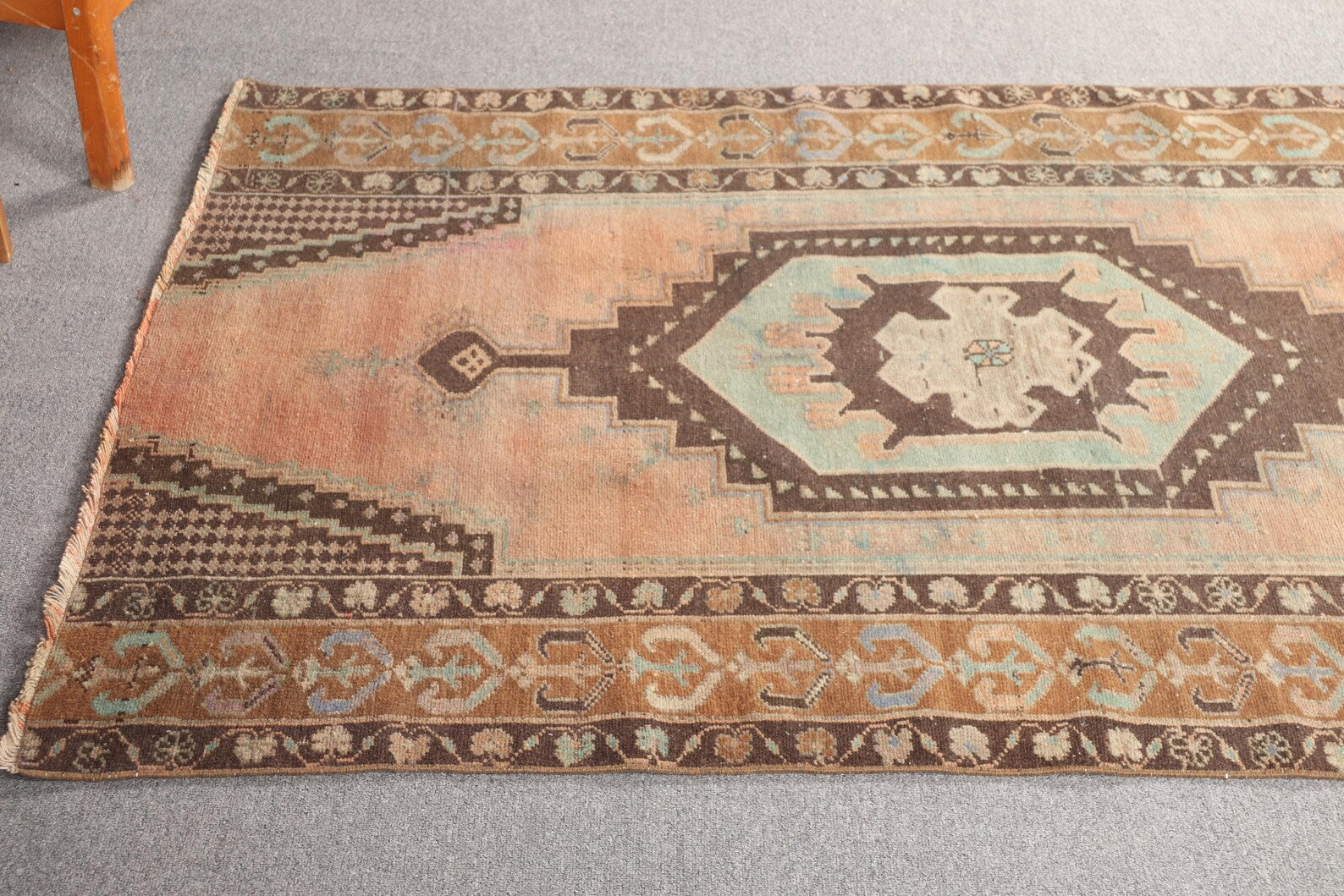 Vintage Turkish Accent Area rug 3.8 x 5.1 ft