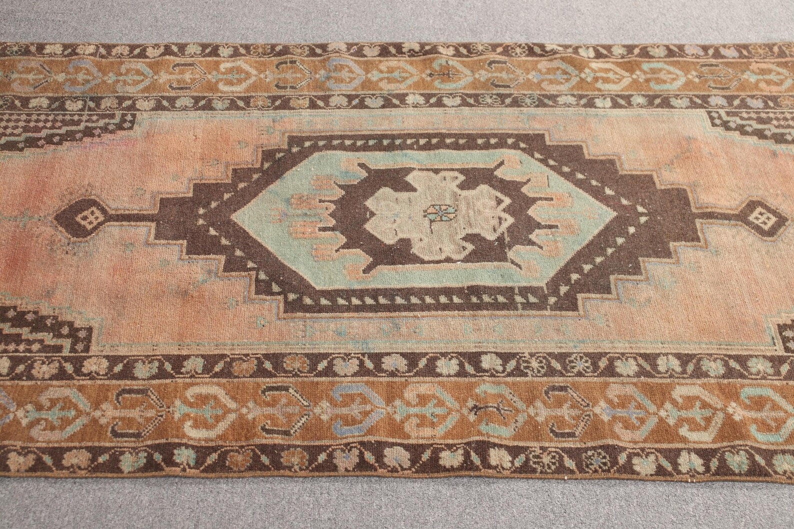 Vintage Turkish Accent Area rug 3.8 x 5.1 ft